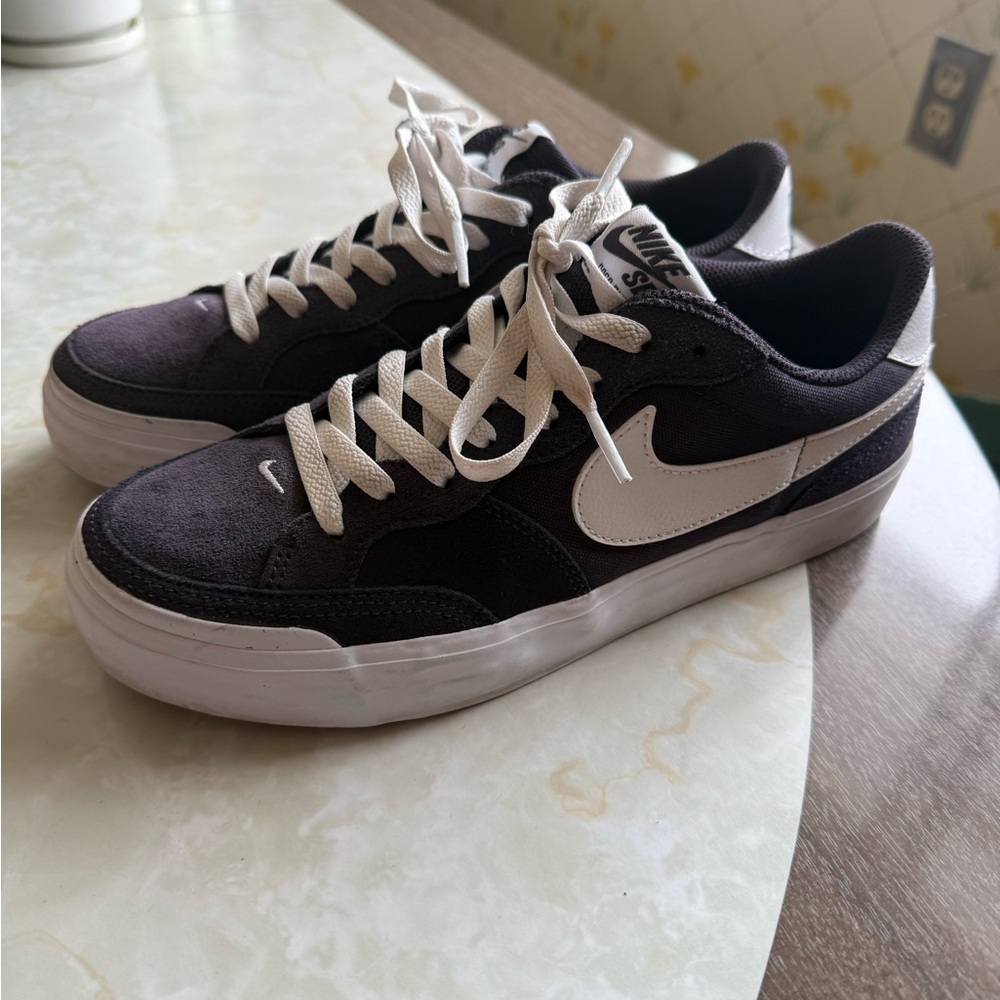Nike Navy and White Sneakers Classic Design women’s 8.5